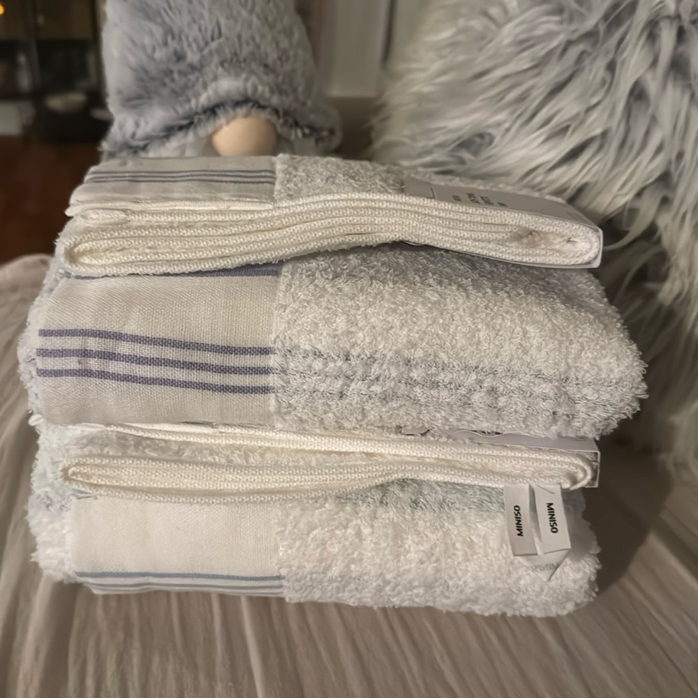 2 Miniso bath towels